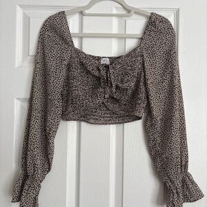 Cheetah long sleeve cropped top